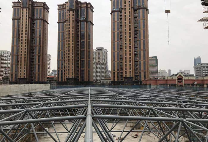 东兴螺栓球网架结构